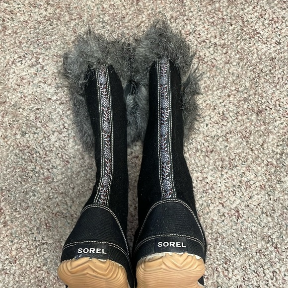 Sorel women’s high winter boots with rubber proof sole - Picture 3 of 9